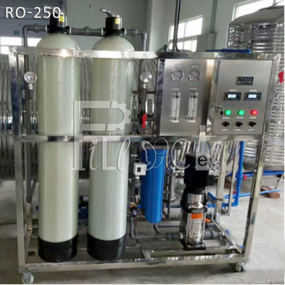 2000LPH آلة معالجة مياه الشرب RO نظام تنقية التناضح العكسي معقم بالأشعة فوق البنفسجية