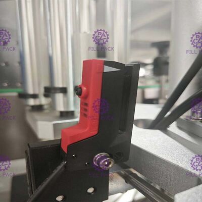 آلة لصق الملصقات ذات الرأس الواحد 50BPM للزجاجة المستديرة