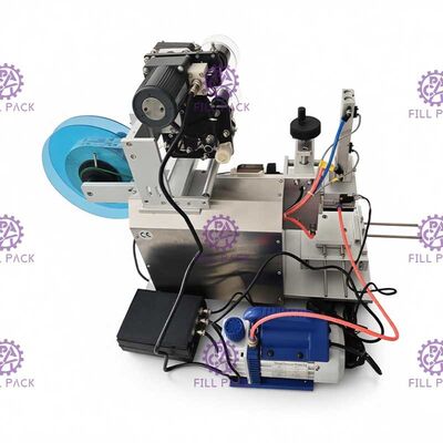 آلة وسم زجاجة لاصقة لاصقة 1800BPH شبه أوتوماتيكية لزجاجة مربعة 3 جوانب