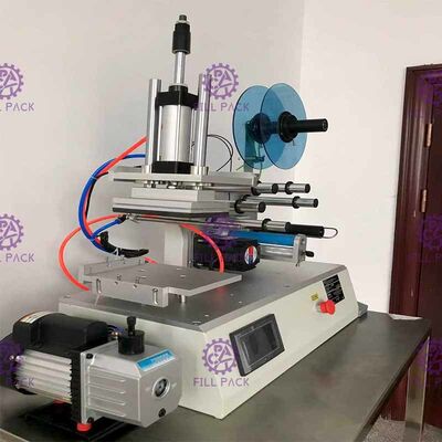 آلة وضع العلامات على الزجاجات المسطحة المربعة 2000BPH الجرار اللاصق شبه الأوتوماتيكي