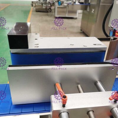 آلة لصق الملصقات على الزجاجات المسطحة SUS304 40m / Min ، آلة وضع الملصقات على الزجاجات المربعة