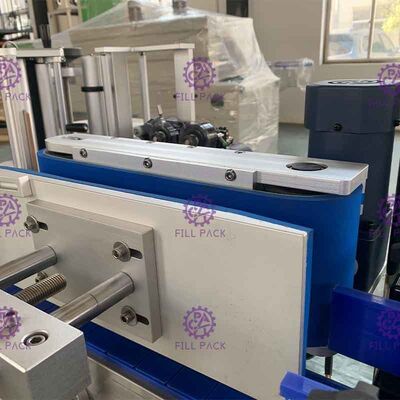 آلة وضع العلامات اللاصقة أحادية الجانب 1800bph للزجاجة المستديرة الصغيرة