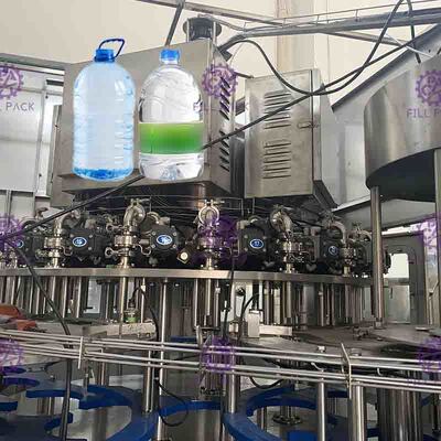 آلة التحكم PLC سرعة عالية المياه ملء التلقائي للبلاستيك / PET زجاجة
