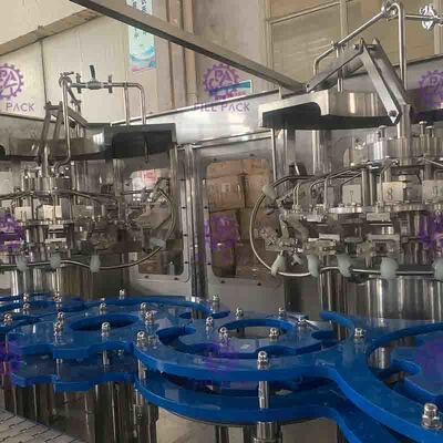 آلة تعبئة SUS304 لملء الكحول في زجاجات زجاجية بغطاء ألومنيوم