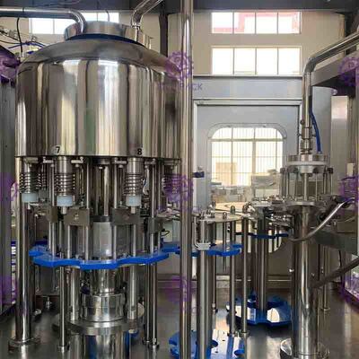 خط تعبئة المياه المعدنية غير الصودا 300BPH 2L بدقة عالية