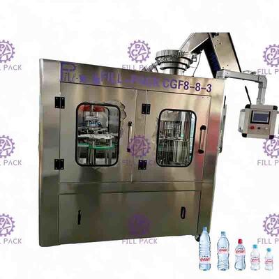 معدات تعبئة زجاجة المياه الصغيرة الأوتوماتيكية PET 3 في 1 / قطعة واحدة أسبيتيك 2000 مل