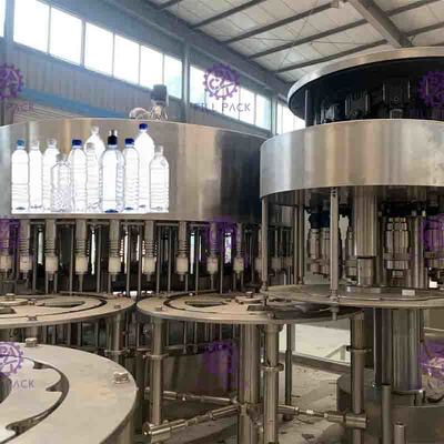 أعلى مغطاة Hygeian PET زجاجة المياه ملء آلة 15000BPH 32 رؤساء عملية المجلس التشريعي الفلسطيني