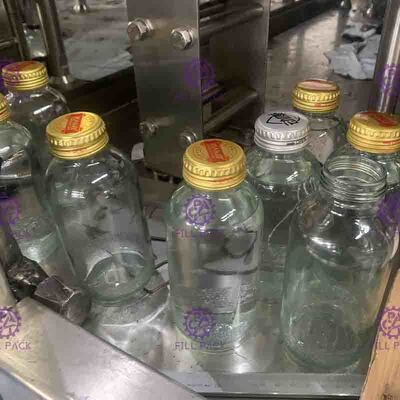 8000BPH أوتوماتيكي بالكامل أغطية معدنية لعصير الفاكهة حشو شاشة تعمل باللمس