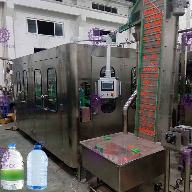 Monoblock الكامل التلقائي آلة تعبئة المياه 3-10L زجاجة 3 في 1 8 رؤساء