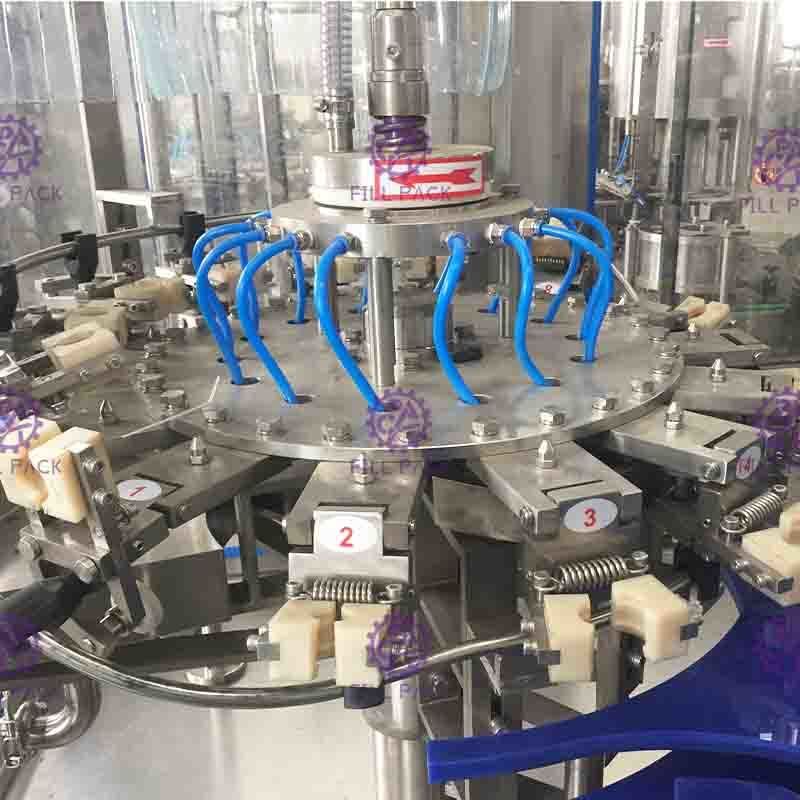 PET بلاستيك زجاج 3 في 1 Monobloc الغاز شرب المشروبات المياه زجاجة النبيذ ملء آلة / معدات / مصنع / Syst