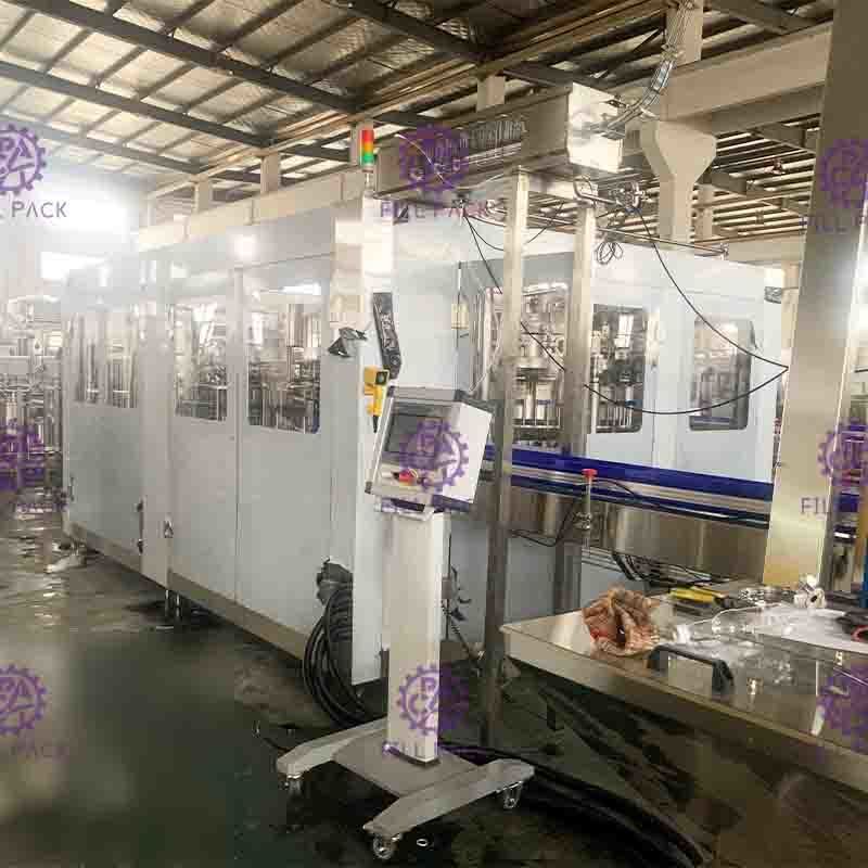 15000BPH 3 في 1 قطعة واحدة نقية شرب زجاجة PET آلة تعبئة المياه إنتاج معدات الفولاذ المقاوم للصدأ 304